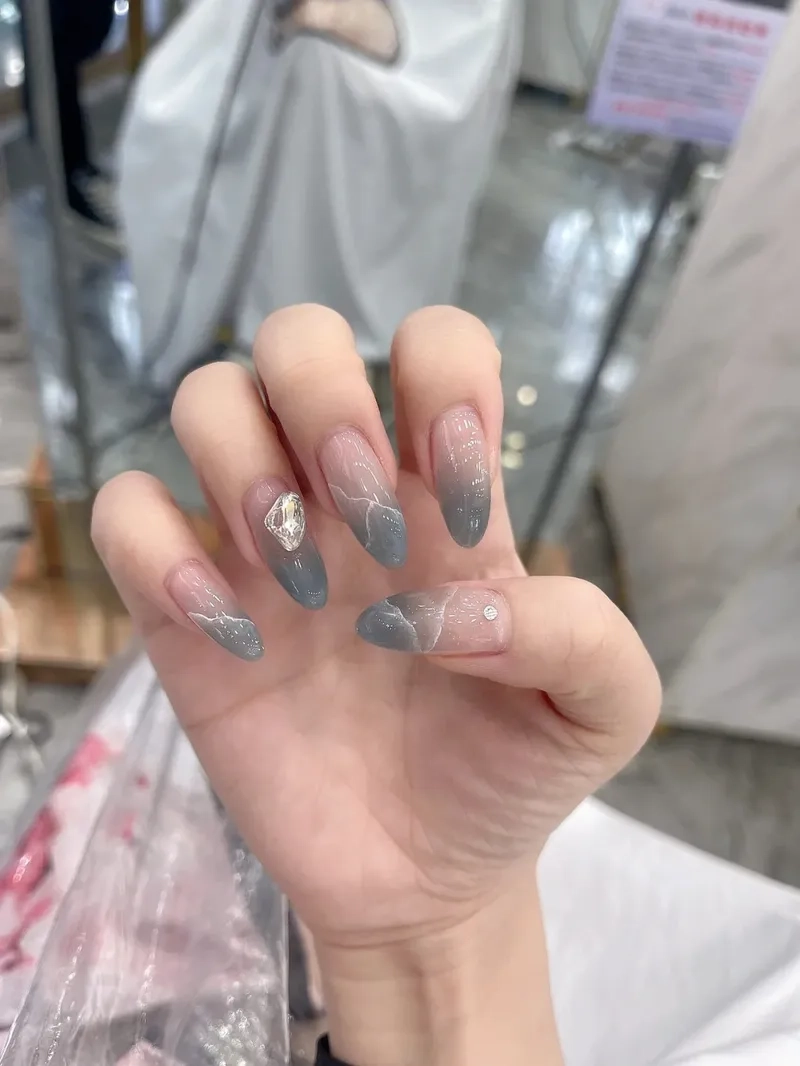 Thổi hồn vào từng ngón với sơn loang nail sáng tạo