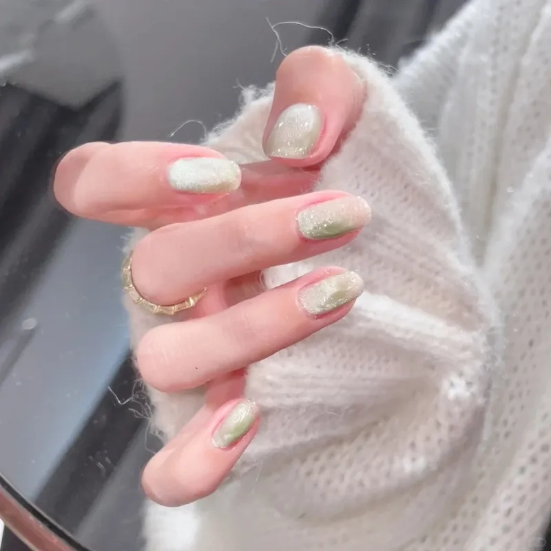 Sáng tạo đa dạng với sơn móng màu loang thời thượng