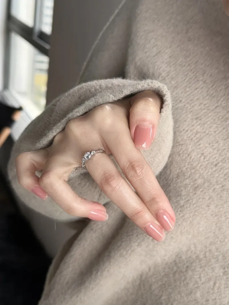 Hòa mình vào sắc đẹp với nail hồng thạch ngọt ngào và quyến rũ