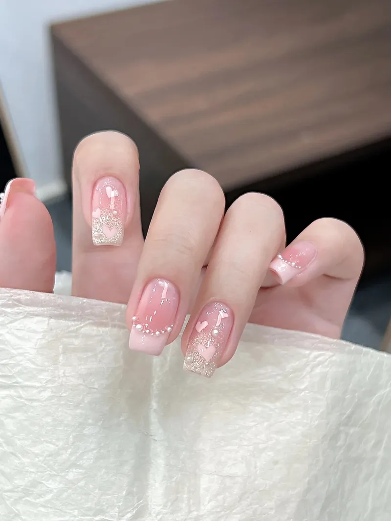 Xinh xắn nổi bật với móng tay màu thạch hồng ngọt ngào