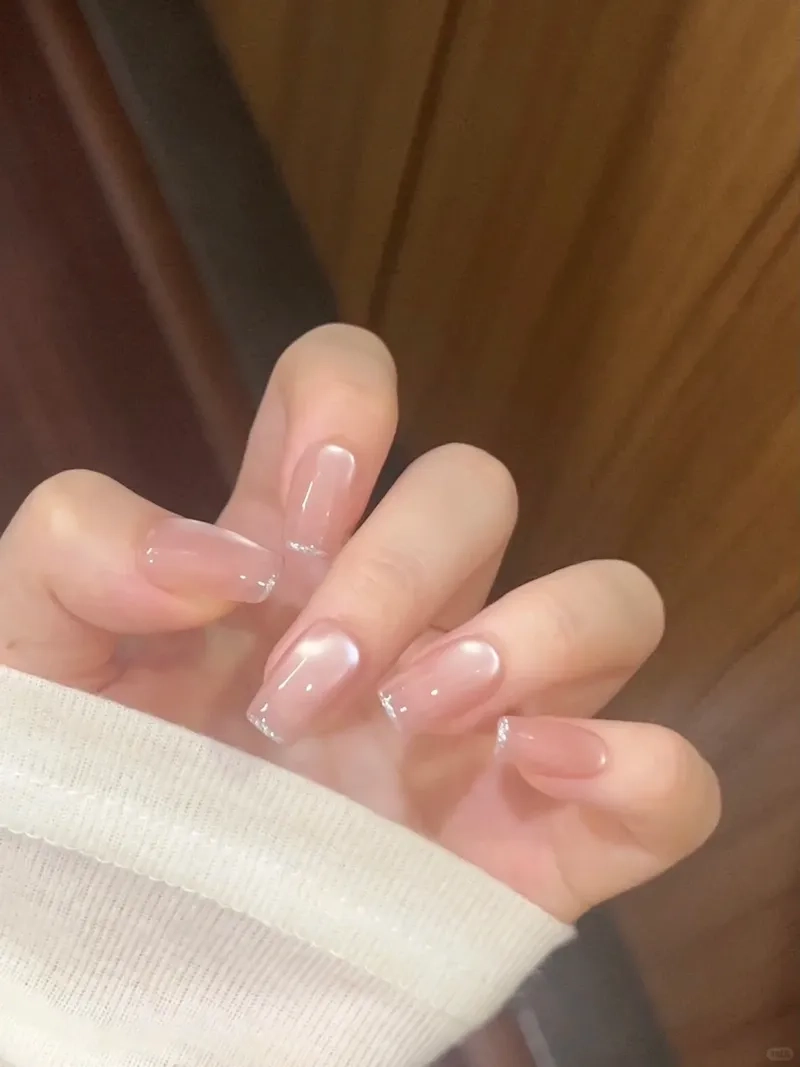 Sành điệu và nổi bật với nail sơn thạch hồng hiện đại