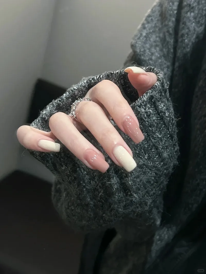 Móng màu nude cực xinh cho nàng theo phong cách tối giản