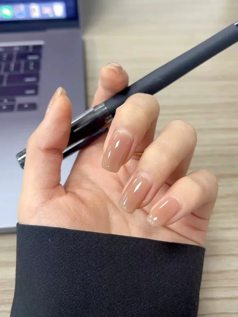 Nét đẹp tinh tế hiện rõ qua từng mẫu nail nude