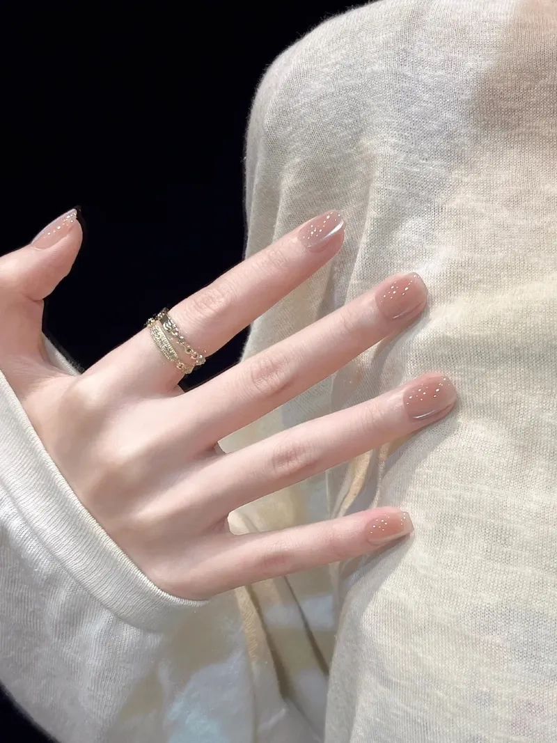 Nổi bật nhẹ nhàng cùng mẫu nail nude đẹp cho mùa thu