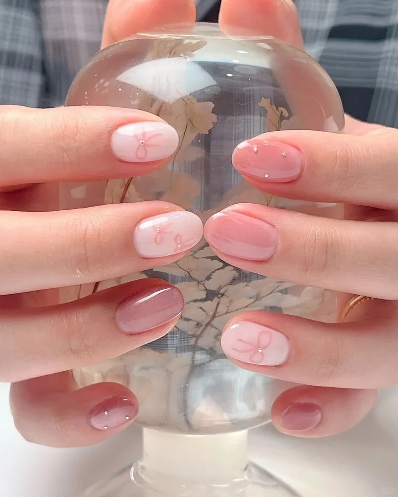 Sắc màu nhẹ nhàng từ sơn móng tay màu hồng pastel