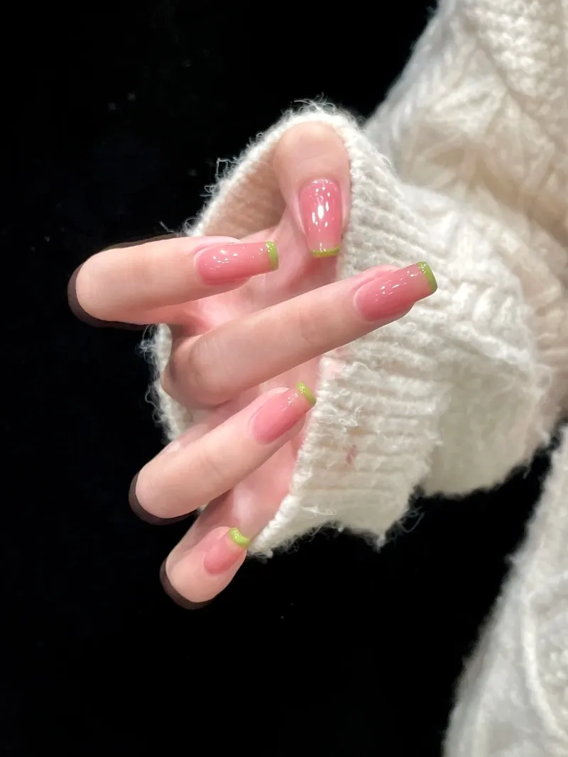 Tinh tế và nữ tính với màu móng pastel thời thượng