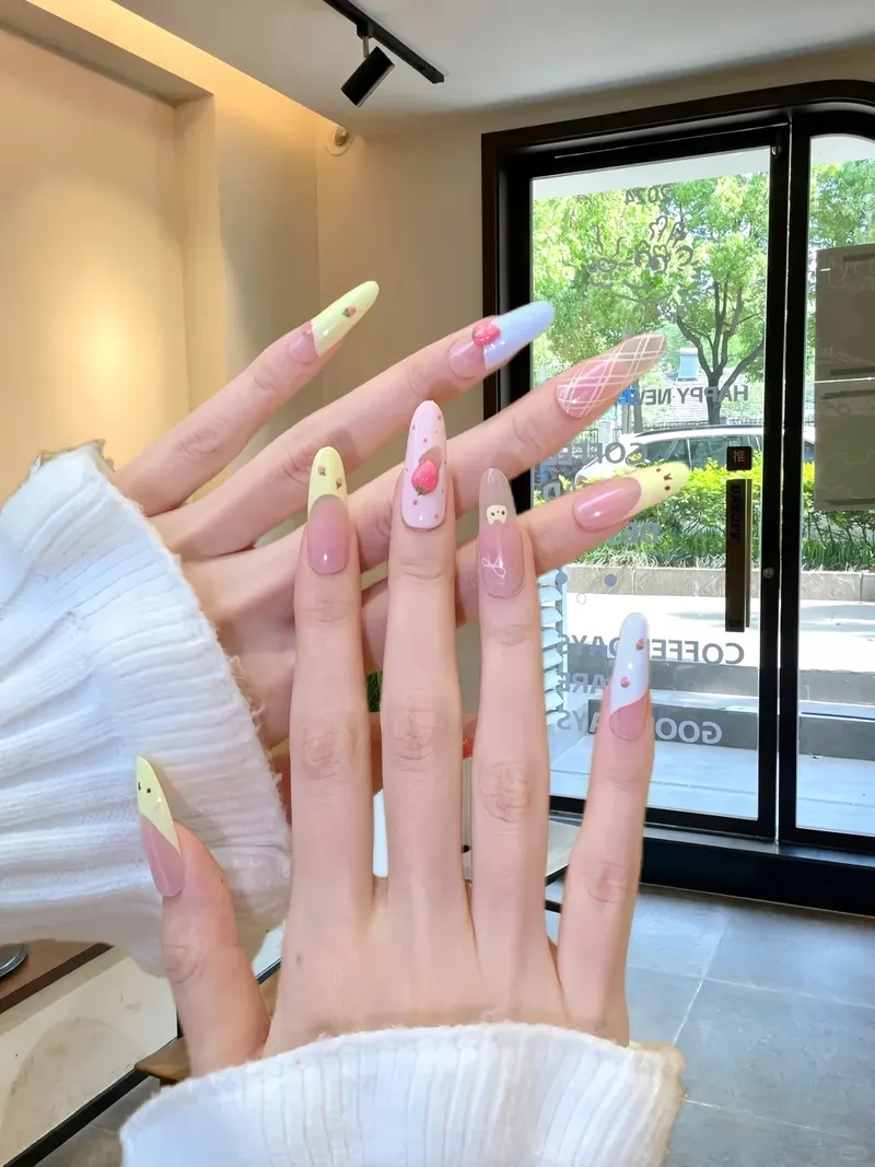 Dễ thương cùng màu pastel sơn móng tay ngọt ngào