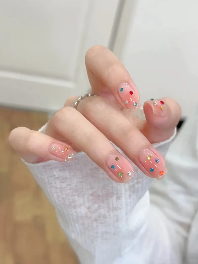 Sắc màu tươi mới của màu sơn móng pastel thời trang