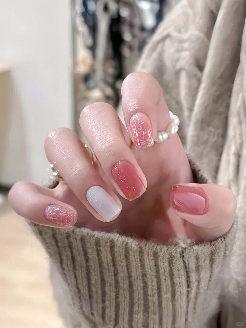Trẻ trung cùng móng tay pastel đơn giản