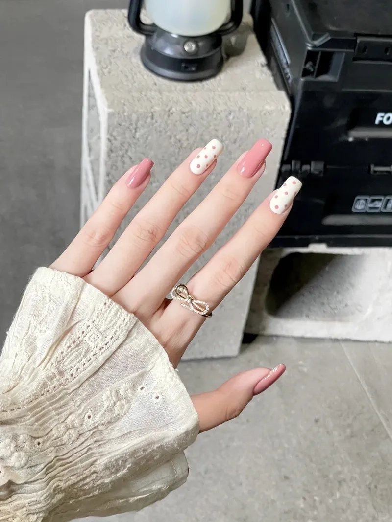Thanh lịch với mẫu nail đơn giản màu pastel dễ thương