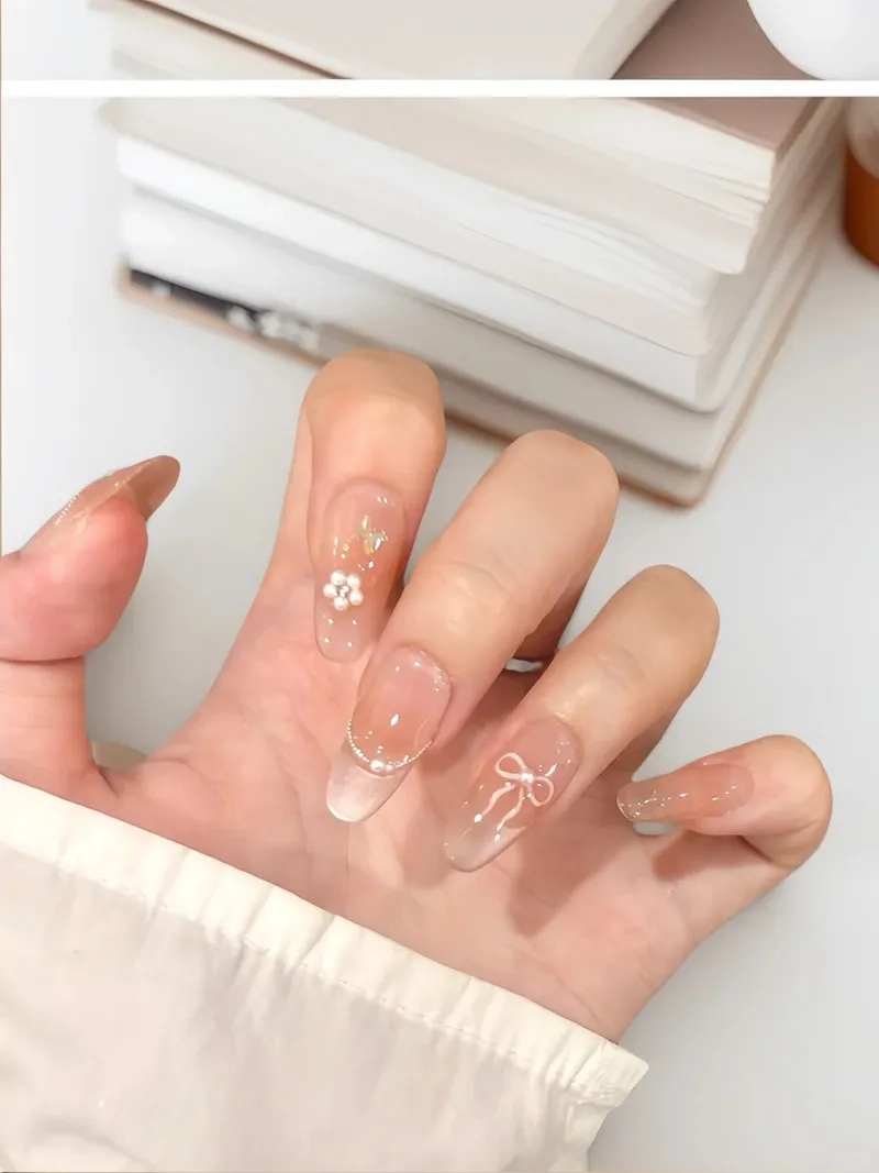 Đơn giản mà đẹp với mẫu móng form tròn nhẹ nhàng