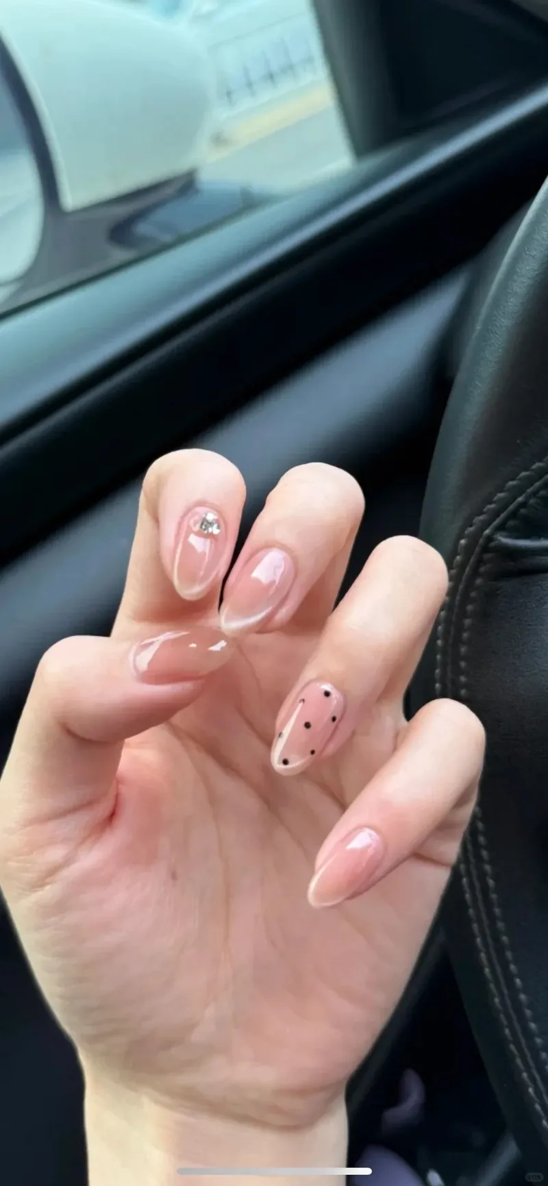 Lựa chọn hoàn hảo là mẫu móng tay tròn đẹp tự nhiên