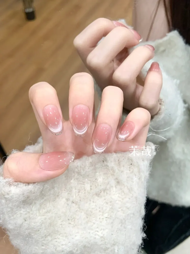 Biến hóa đa dạng với mẫu nail dáng tròn thời thượng