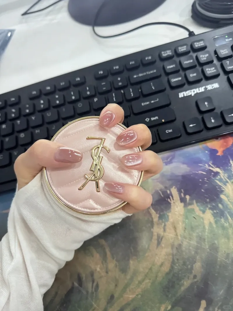 Tạo nét độc đáo với mẫu nail móng tròn dễ thương