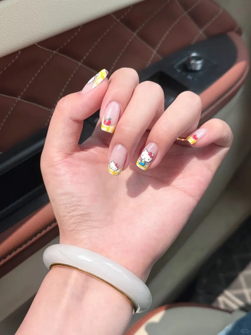 Tạo điểm nhấn riêng với form móng vuông chuẩn thời thượng