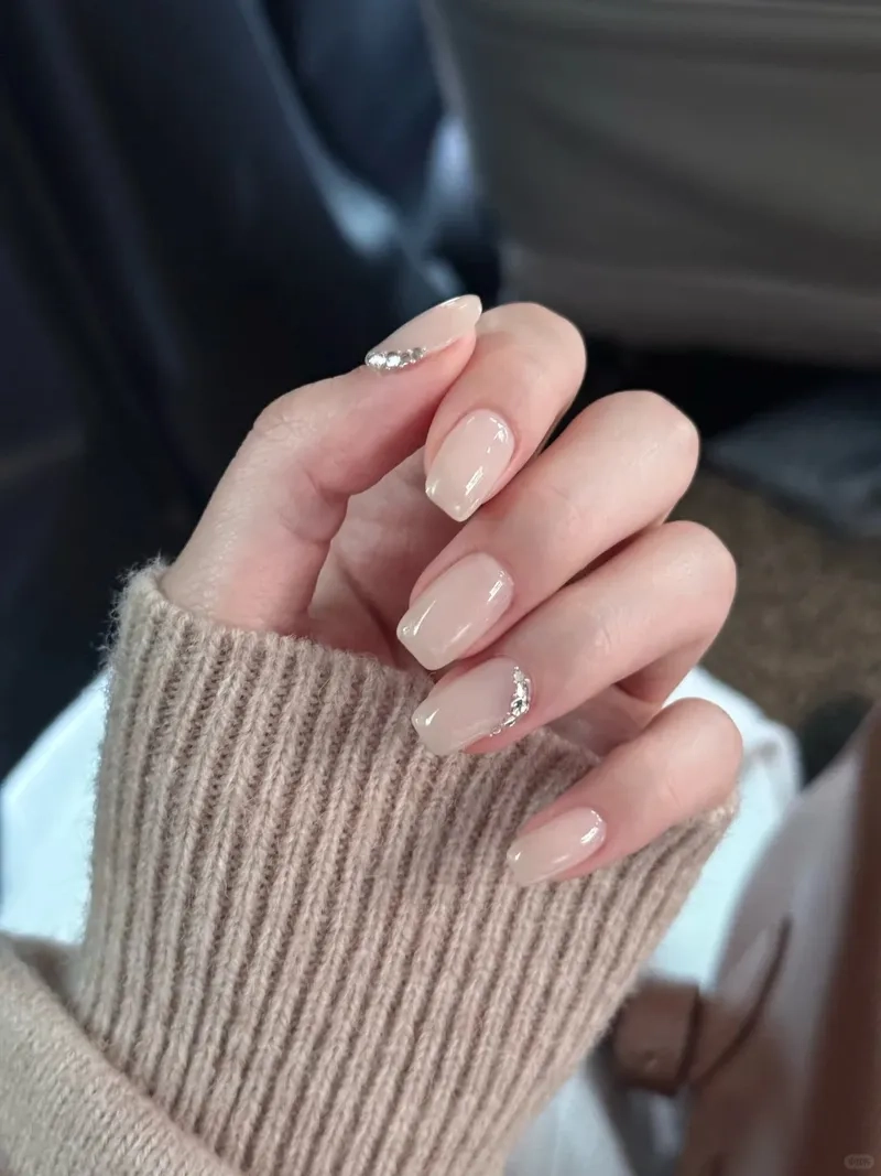 Sự kết hợp hoàn hảo giữa thời trang và nghệ thuật trong kiểu móng tay vuông đẹp