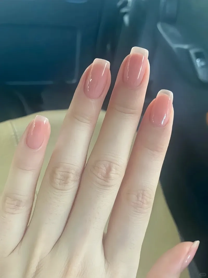 Khám phá cách tạo dáng chuẩn cho móng úp form vuông dễ thương và hiện đại