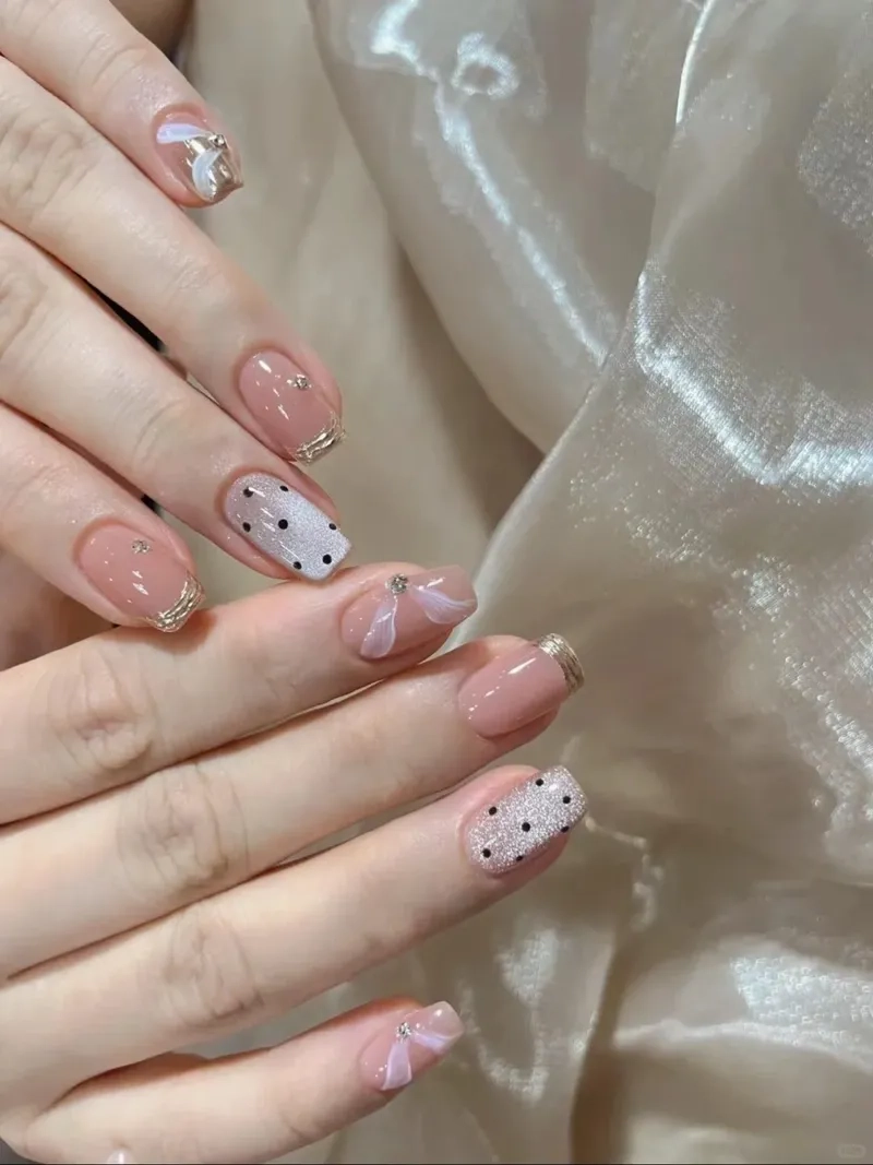 Tô điểm cho bàn tay với những mẫu nail móng vuông đẹp đầy phong cách