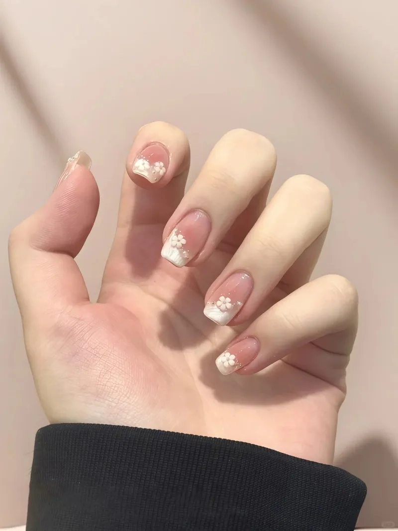 Tự tin hơn với các mẫu mẫu nail móng vuông ngắn gọn gàng tinh tế