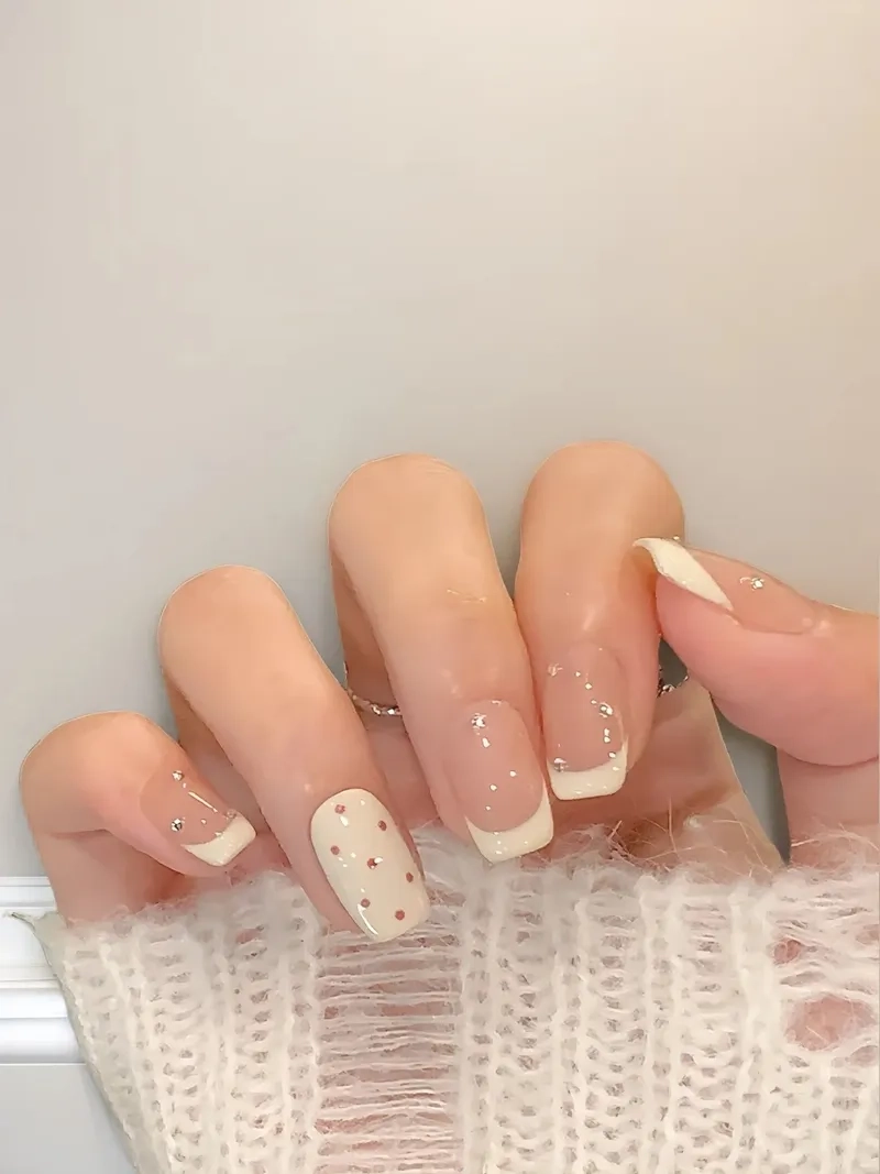 Bật mí phong cách mới mẻ cho bộ móng với mẫu nail vuông ngắn thời thượng