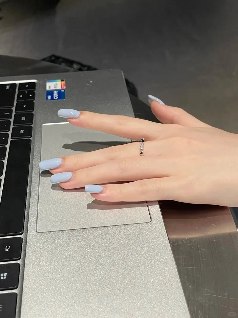 Sơn gel móng tay giúp bạn có bộ móng bền đẹp thu hút mọi ánh nhìn