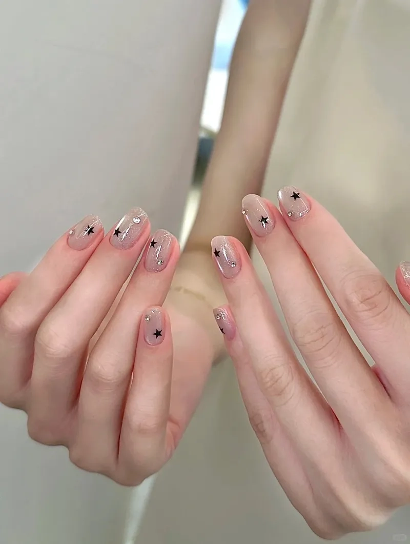 Các màu sơn gel đẹp đa dạng phù hợp mọi phong cách thời trang