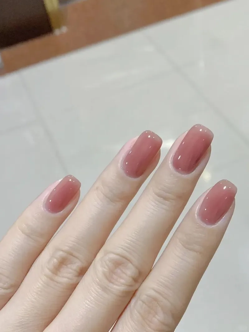 Kiểu móng sơn gel đẹp làm nổi bật đôi tay nữ tính hiện đại