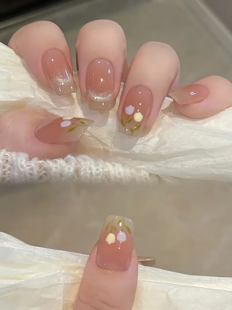 Móng tay sơn gel đơn giản dễ phối đồ và giữ màu lâu dài