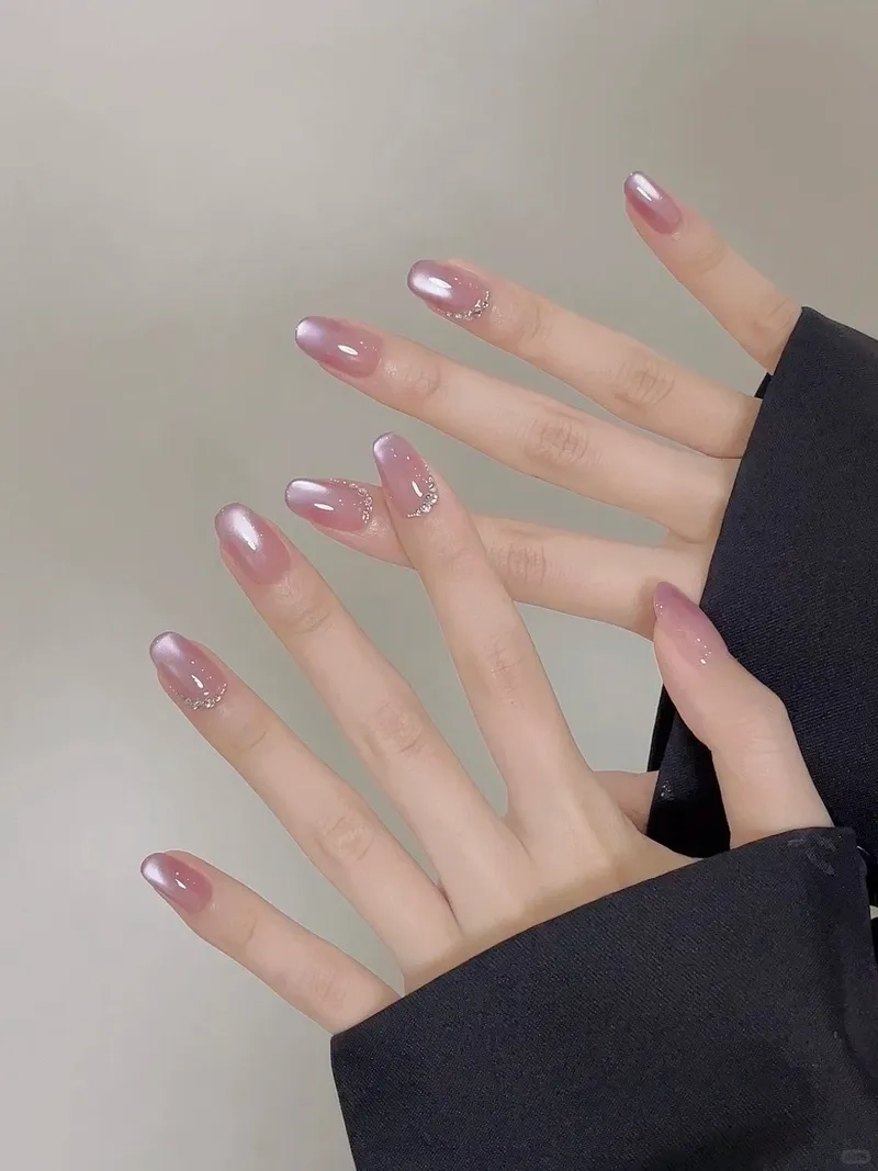 Móng tay đẹp màu tím khiến bạn tự tin thể hiện cá tính