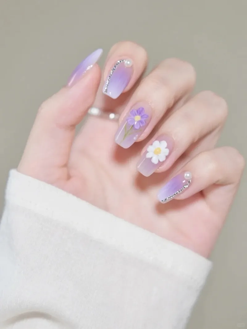 Nail tone tím đa dạng phong cách phù hợp nhiều sự kiện