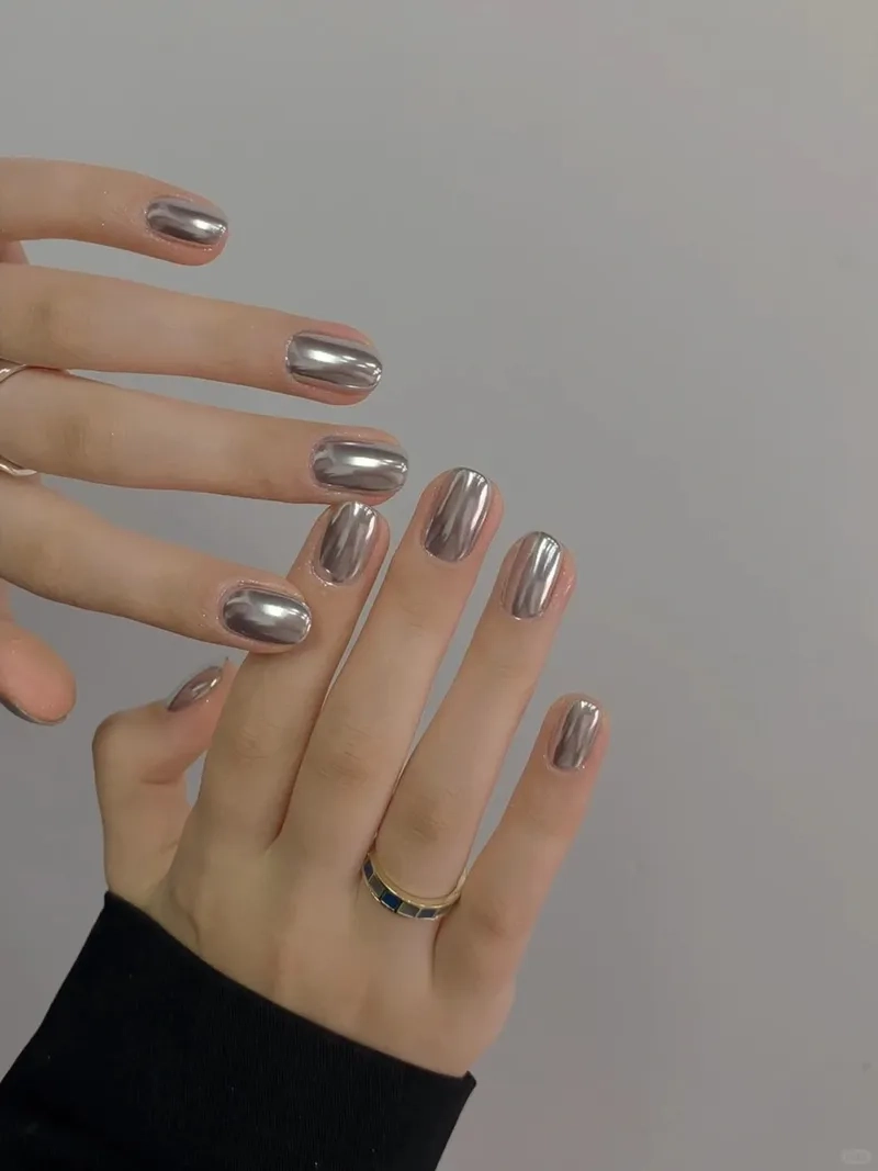 Lựa chọn hoàn hảo với sơn móng tay tráng gương thời thượng
