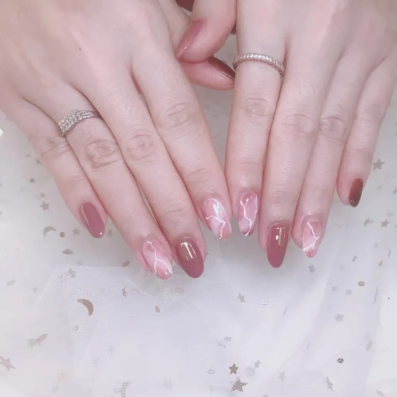 Nail vân đá cẩm thạch lên tay cực kỳ sang trọng