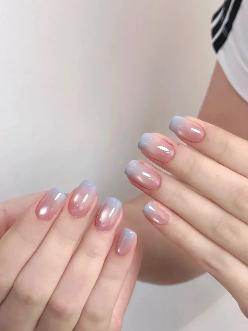 Những kiểu móng tay vuông đẹp giúp tay thon gọn hơn