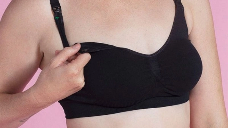 Các dấu hiệu cho thấy ngực chậm phát triển do thức khuya