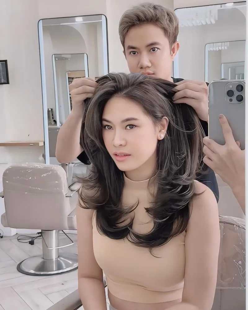 Mái tóc sang trọng với kiểu tóc gẩy light luôn hợp thời trang