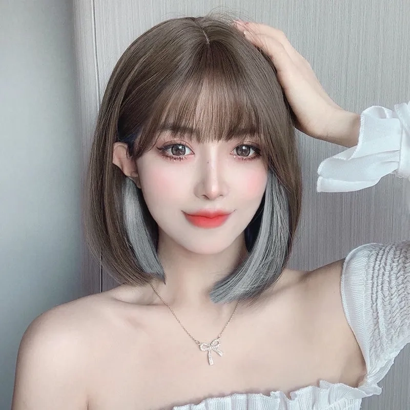 Nổi bật với nhuộm highlight cho tóc ngắn đen đầy cuốn hút