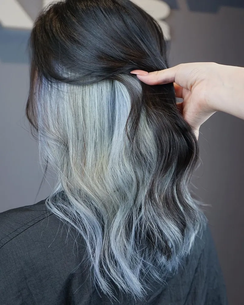 Tóc thêm phần nổi bật với kiểu tóc highlight gáy thời thượng