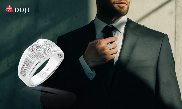 Trang sức 18K mang sắc vàng nhẹ nhàng, sang trọng, dễ dàng kết hợp với nhiều phong cách trang phục, giúp phái mạnh thể hiện sự tinh tế