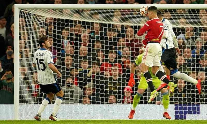 Chiến thuật di chuyển thông minh trong vòng cấm 