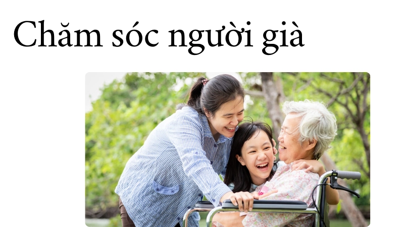 Người con ân cần hỏi thăm và chăm sóc sức khỏe cha mẹ già