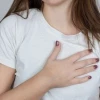 Ngực căng tức là dấu hiệu gì và những điều cần biết