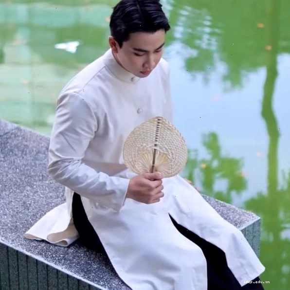 Áo dài nam cách tân