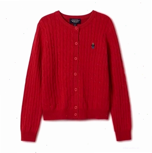 Áo len cardigan màu đỏ phối với quần giả váy dài