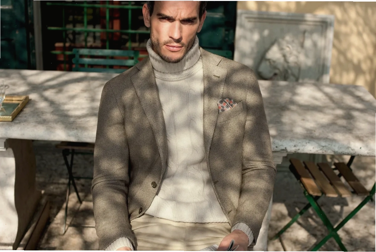 Áo len cổ lọ phối cùng blazer tạo vẻ ngoài ấm áp và thời trang