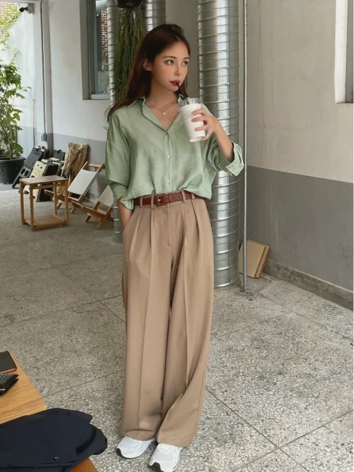 Áo sơ mi ngắn tay kết hợp quần âu cho nàng công sở