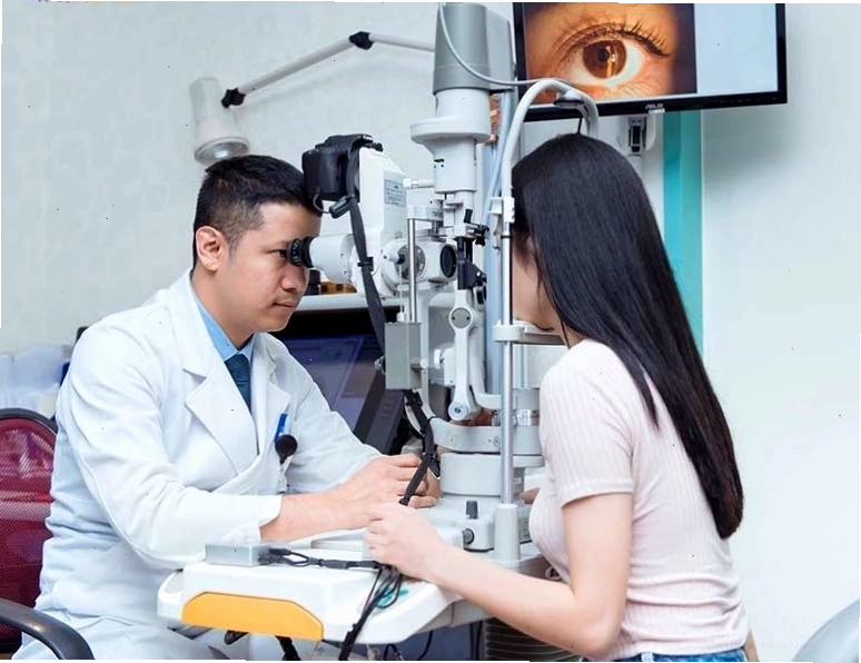 Bác sĩ Đặng Hồng Sơn với kinh nghiệm dày dặn trong lĩnh vực Nhãn khoa