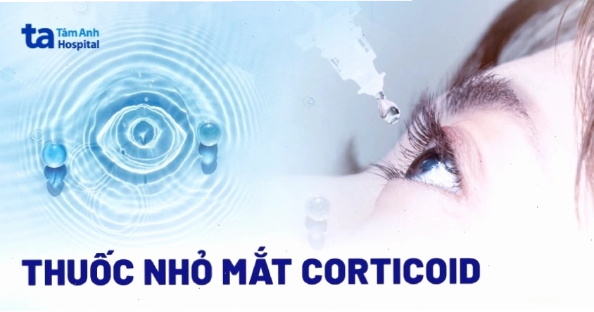 Bác sĩ nhãn khoa đang khám mắt cho bệnh nhân