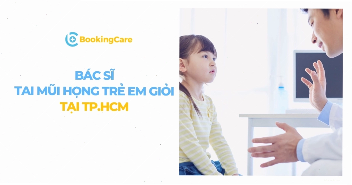 Bác sĩ tai mũi họng nhi giỏi đang khám cho trẻ
