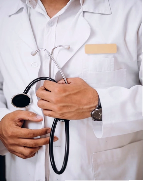 Bác sĩ tư vấn và lựa chọn phương pháp điều trị tưa lưỡi phù hợp