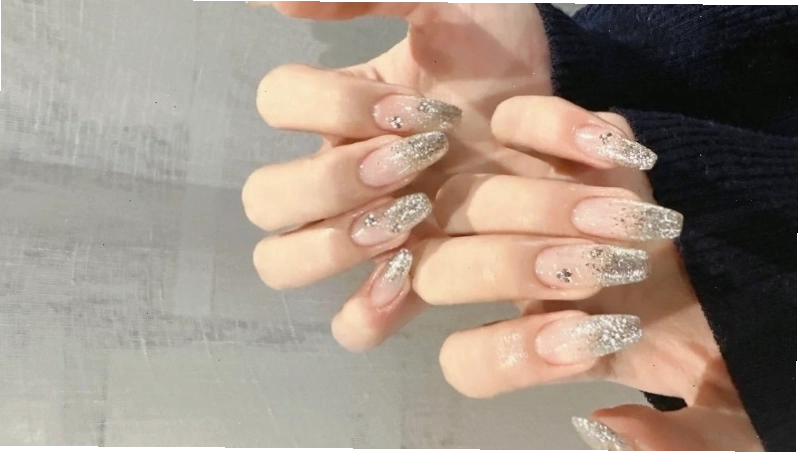 Bạn cần tránh để bộ nail tiếp xúc với hóa chất để giữ độ bền